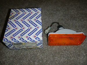 NOS BLINKER 1982-1983 NISSAN SENTRA FRONT LAMP TURN RIGHT SIGNAL 26130-09A00