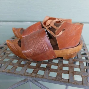 Vintage Carved Wooden Pointed Toes Childrens Shoes Tooled Leather Uppers - Picture 1 of 11