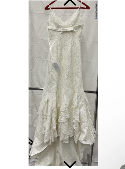 Vestido de novia de encaje con tren Foto 1 de 4