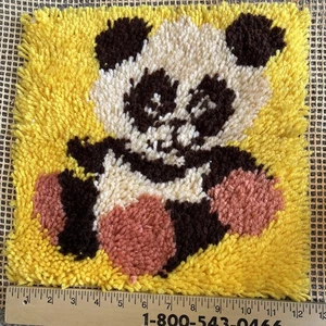 Alfombra de gancho de pestillo de oso panda vintage completa 12x12" - Imagen 1 de 3