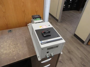 Allen-Bradley PowerFlex 400 AC Drive w/ Disconnect 22C-D017N103 10HP 3Ph Used - Picture 1 of 12