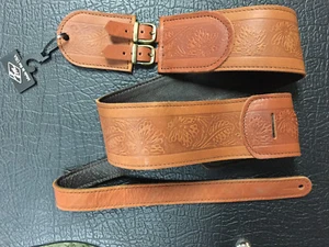 LM The Luckenbach brauner Leder Gitarrengurt paisles Design mit Messingschnallen  - Bild 1 von 3