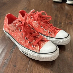 Converse all star bandana print, low top red, size 7 hot pink lace up - Picture 1 of 14