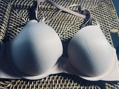 Sujetador Victoria’s Secret 32D Push Up Beige CA23226 Con Aros Acolchado Correa Multivía Foto 1 de 4