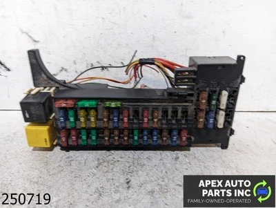 OEM 2004-2008 Chrysler Crossfire 3,2 L delantero izquierdo caja de fusibles módulo de relé Foto 1 de 4