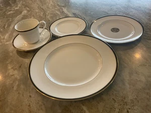 Oxford Black by Royal Doulton 5 PC PLACE SETTING (Dinner/Salad/Bread/C&S) - Picture 1 of 17