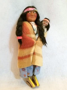 Antike 10,5 Zoll Stofftierkörper Holz Beine Mohair Mama & Papoose indische Skookum Puppe - Bild 1 von 8