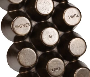 Sartén para magdalenas de hierro fundido Wagner Ware (1323) de colección excelente estado restaurado década de 1920 - Imagen 1 de 4