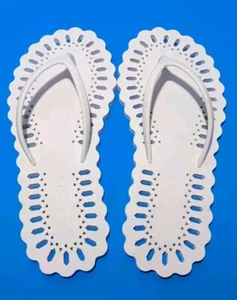 Flip Flops Women's Carlota Ray Rubber Laser Cut Scalloped Edge White Size 35-36 - Picture 1 of 11