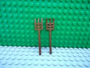 Lego mini figure 2 Brown Pitchfork Rake Tool NEW - Picture 1 of 1