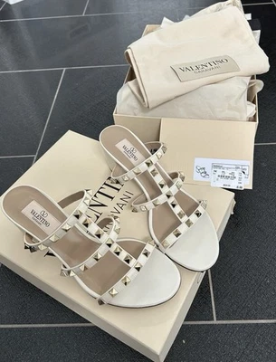 Sandálias Valentino Garavani Rockstud 37,5, Off White/Creme Gold Studs — Novas na Caixa - Imagem 1 de 4