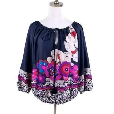 Trina Turk атласная блузка размер S черный красный цветочный 3/4 реглан рукав замочная скважина кисточки - Изображение 1 из 4