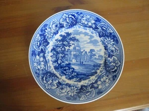 Wedgwood Queen's Ware collectors plate "The Abbey" 1994 - Picture 1 of 3