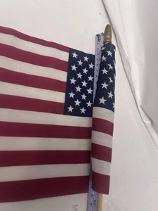Kleine amerikanische Flagge auf Stock für Yard - Bild 1 von 4