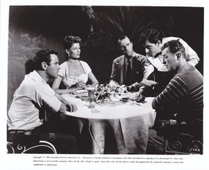 FEUER UNTEN Robert Mitchum Rita Hayworth J. Lemmon 1957 s/w Promo 8x10 Foto - Bild 1 von 1