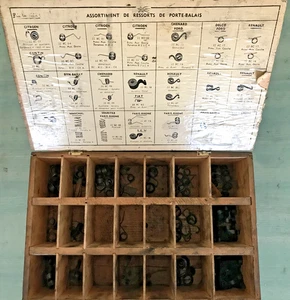 Ancienne boite assortiment de ressorts de balais dynamos, démarreurs, dynastarts - Picture 1 of 4