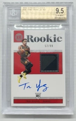 Camiseta deportiva Panini Encased Trae Young Rookie 2018-19 automática #52/99 BGS 9,5/10 Hawks Foto 1 de 2