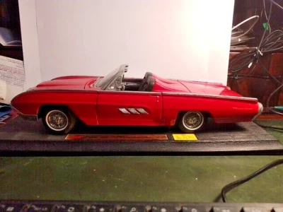 FORD 1963 THUNDERBIRD 1:18 ANSO ROSSO - Immagine 1 di 4