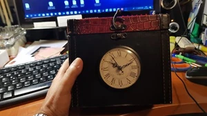 Caja decorativa con reloj Interior forrado lujosamente - Foto 1 di 3