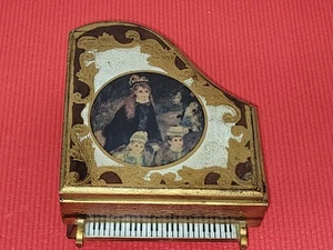 Caja de música vintage florentina para piano arte querubín forro de terciopelo rojo - Imagen 1 de 15