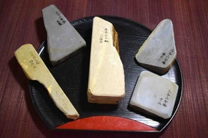 Japanese Natural Whetstone Palm Size Koppa 5 x Assort 752g for razors - Picture 1 of 9