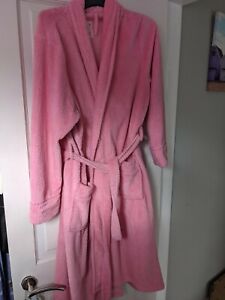 Ladies  pink fluffy dressing gown from primark size 10/12(small)