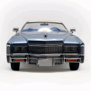 1:18 MCG Cadillac Eldorado Cabrio azzurro-metallizzato - Foto 1 di 5