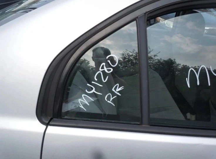 Оригинальное вентиляционное стекло для задней двери седана Honda Civic 2001-2005 годов выпуска для правостороннего пассажира - Изображение 1 из 1