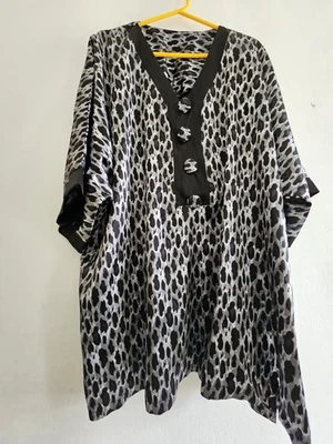 Plus Size 30  Leopard Print Tunic Women's Kaftan Loose Fit Kimono Sleeve V Neck - Image 1 of 4