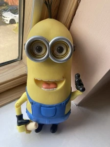 Thinkway Toys Minion Kevin With Banana Talking 27cm Electronic Toy Despicable Me - Picture 1 of 2