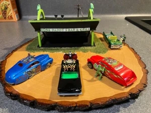 Handmade HO Scale/Hot Wheels Lighted Halloween Diorama W/ Monster Cars & Figures - Picture 1 of 13