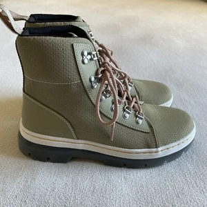 Dr Martens Combs Women Size 10 Utility Boot Pale Olive - Picture 1 of 12