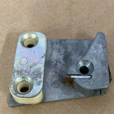 Placa de golpeador de puerta derecha Daimler Jaguar tipo S original años 60 3 11545 6 OEM Foto 1 de 4