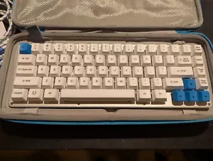 WhiteFox - Mechanical Keyboard + Spare Keycaps - Picture 1 of 5