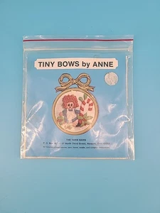 Kit de bordado Tiny Bows By Anne muñeca de trapo el hilo granero adorno de Navidad  - Imagen 1 de 2