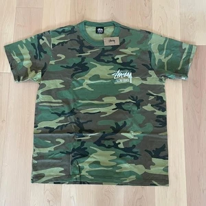 Camiseta Stussy Stock New York Camuflada 2025 (Nueva Con Etiquetas) (TODAS LAS TALLAS DISPONIBLES) ✅ - Imagen 1 de 6