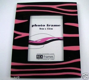 Rex pink & black acrylic frame picture size 9 x 13cm. Frame size 10.7 x 19.5cm - Picture 1 of 3