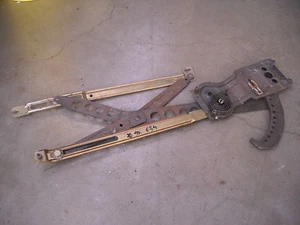 MACCHINETTA ALZAVETRO PORTA SINISTRA BMW E24 - 635 - SERIE 6 - ORIGINALE - Foto 1 di 1