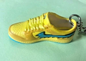 Nuevo Mini 3D ~ SB DUNK Grateful Dead Amarillo ~ Zapatillas Zapatillas Llavero Pintado a Mano - Imagen 1 de 6