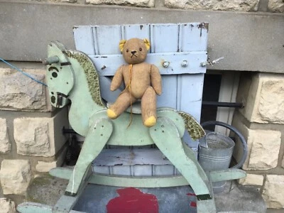 Ancien jouet un Cheval en bois à Bascule  - Photo 1/3