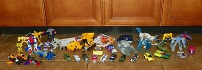 32 TRANSFORMERS Robots Lot LANDFILL Construction AUTOBOTS SeaSpray CARS Trucks + - Image 1 of 4