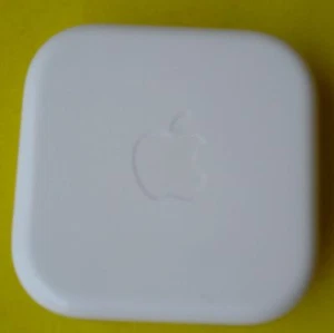 APPLE ETUI DE RANGEMENT POUR CASQUE INTRA-AURICULAIRE. - Photo 1 sur 3