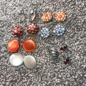 Lot Of Clip On Earrings Vintage - Picture 1 of 1