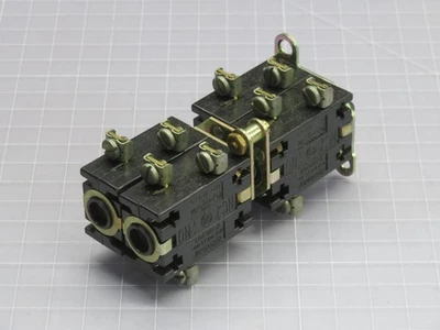 GE CR2940U207 CONTACT BLOCK T230811 - Image 1 of 3