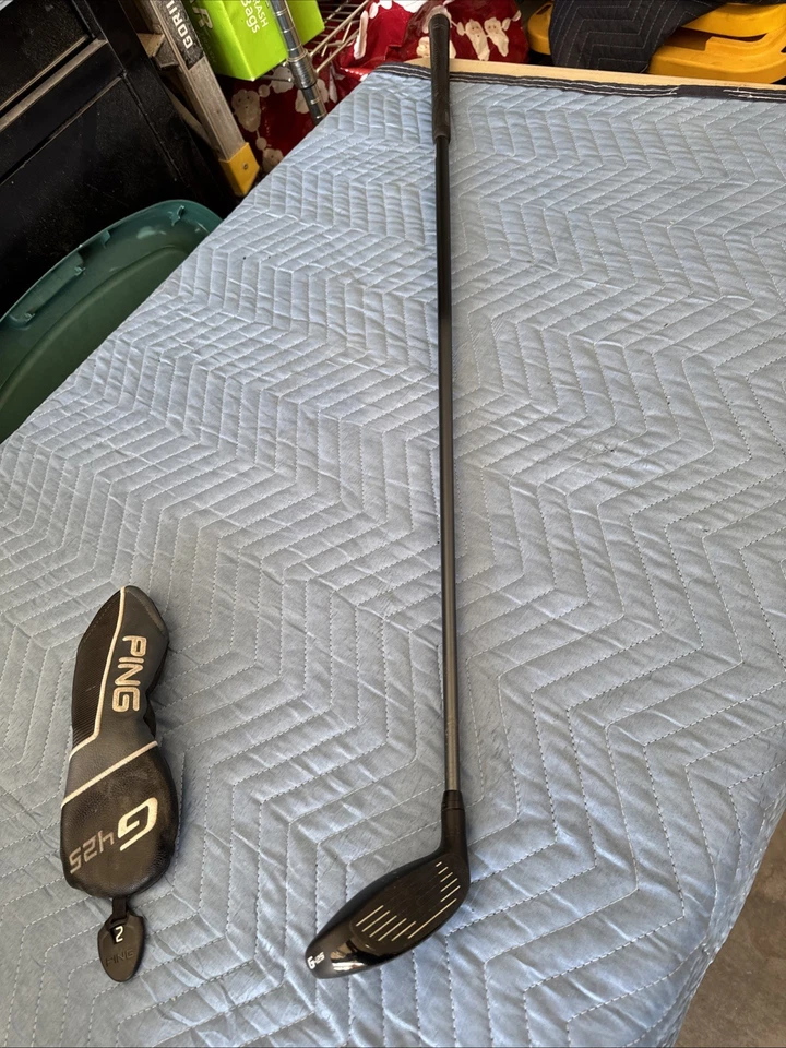 Ping G425 2/hybrid 17° Adjustable Loft W Head Cover. Used Less Than 5 Times - Image 1 of 4