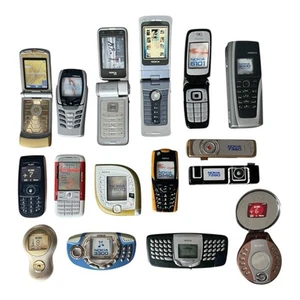 Nokia Display Sample Bundle x16 Mobile Phone Shop ** Not Working ** Vintage - Photo 1/3