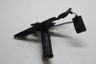 2002-2003 KAWASAKI VULCAN 1500 VN1500P СРЕДНЯЯ ПОЛОСА ПРАВАЯ ПЕРЕДНЯЯ ОПОРА ДЛЯ НОГ КОЛЫШЕК - Изображение 1 из 4