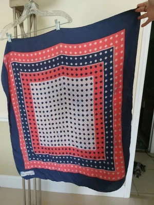 Bufanda de seda vintage Yves Saint Laurent 31"X33" Foto 1 de 4