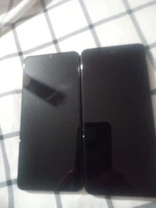 2 Nice Looking Touch Screen Phones Won't Turn On Not Working - Photo 1 sur 4