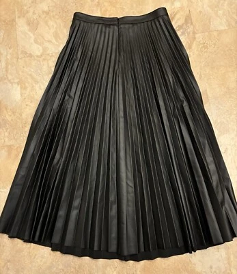 Saia Plissada Boston Proper Elegant Fit And Flare Couro Sintético Preta Tamanho 2 - Imagem 1 de 4
